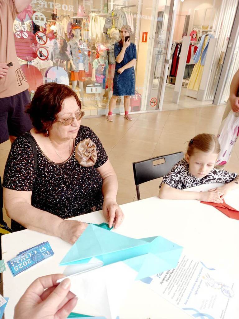 при поддержке Музея Лисичкины сказки участник любого возраста изготовит для себя бумажную Лисичку на мастер-классе по оригами